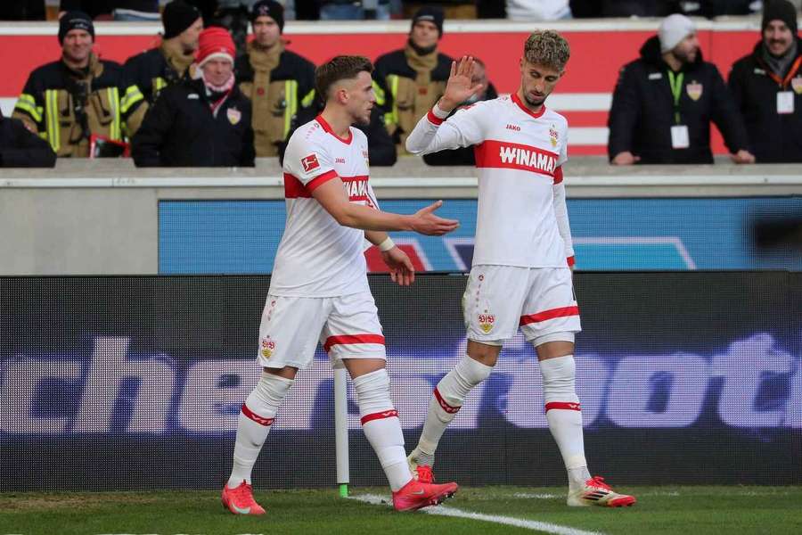 Demirovic (l.) und Karazor wollen auch in Bratislava jubeln