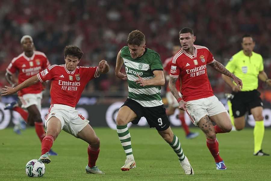 Benfica-Sporting joga-se na terça-feira, às 20:45