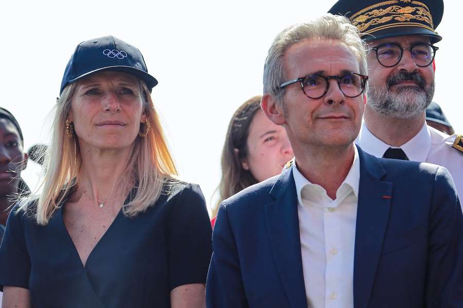 Frankreichs Sportministerin Marie Barsacq (l.) bezeichnete den Ausschluss als "inakzeptabel"