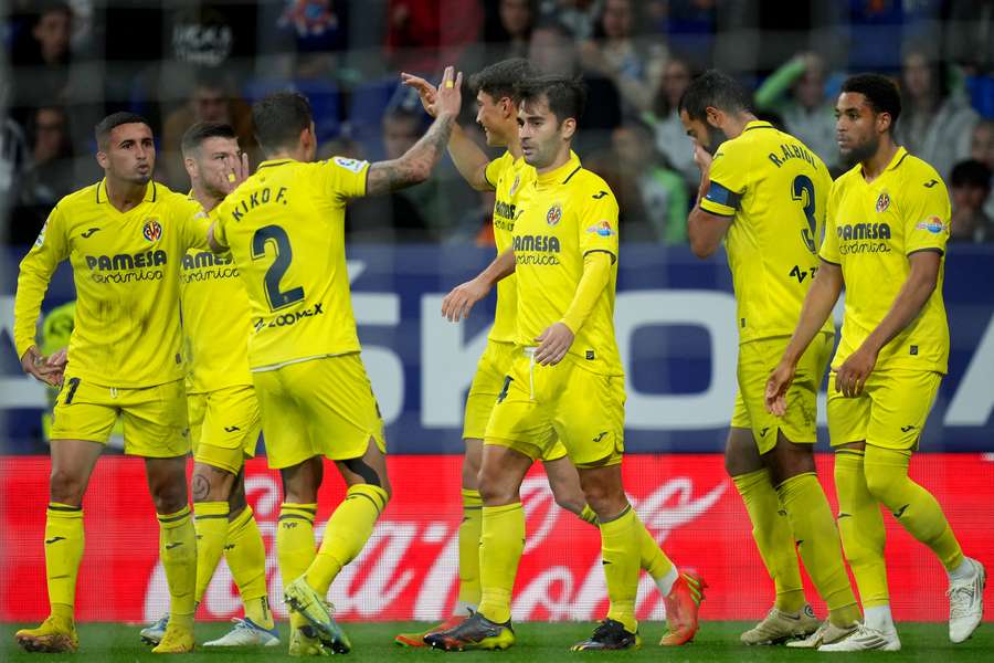Villarreal celebrate the goal scored by Espanyol goalkeeper Lecomte in the 64th minute
