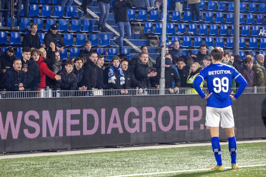 Kacper Kostorz zoekt na de thuiswedstrijd tegen Telstar de teleurgestelde harde kern op