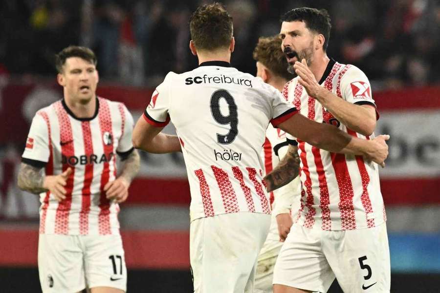 Lucas Höler (M.) erzielte ein echtes Traumtor Lucas Höler (M.) erzielte ein echtes Traumtor