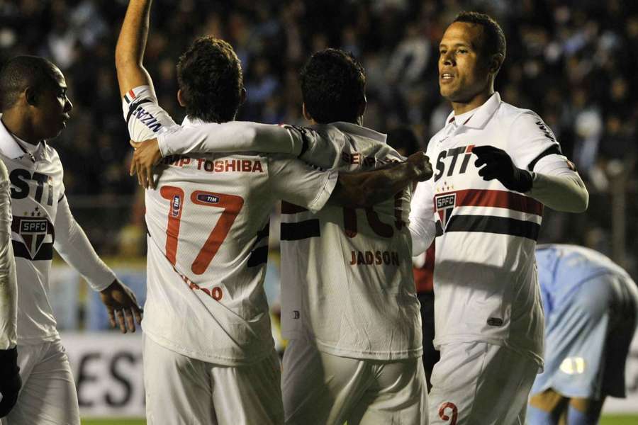 Na Libertadores de 2013, São Paulo abriu 3 a 0, mas perdeu por 4 x 3 Na Libertadores de 2013, São Paulo abriu 3 a 0, mas perdeu por 4 x 3