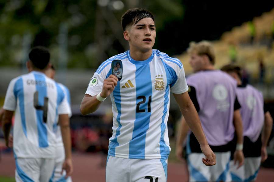 Subiabre celebra el primer gol de Argentina contra Chile