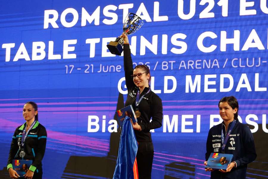 Bianca Mei-Roșu pe podium Bianca Mei-Roșu pe podium
