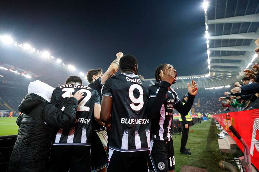 Udinese celebrate scoring against Fiorentina