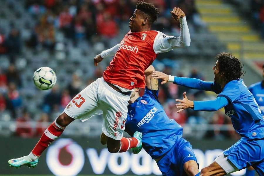 Banza fez o 1-0 aos 16 minutos Banza fez o 1-0 aos 16 minutos