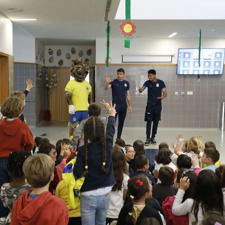 João Valido e Antony convivem com alunos