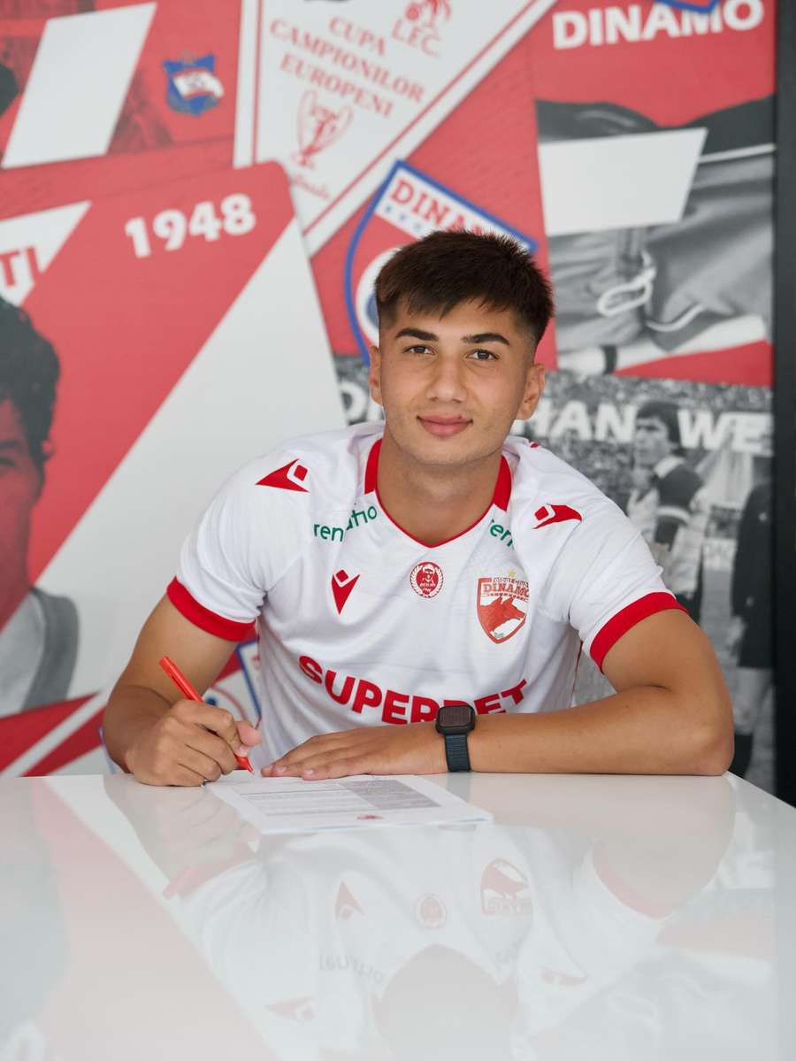 Alex Musi a semnat contractul cu Dinamo