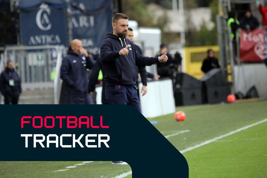 New Genoa manager Danielle De Rossi on the touchline away to Cagliari