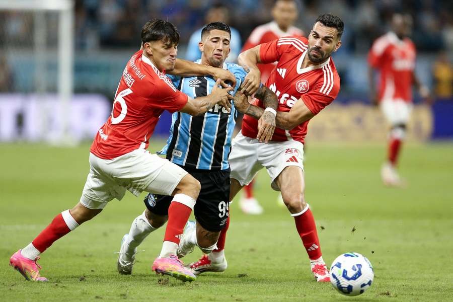 Grêmio e Inter empataram na Arena Grêmio e Inter empataram na Arena