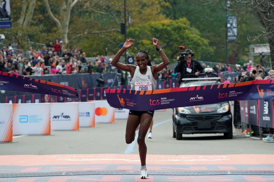 Helen Obiri winning the 2023 New York Marathon
