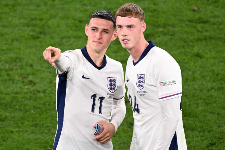 Anglicy Phil Foden (z lewej) i Cole Palmer