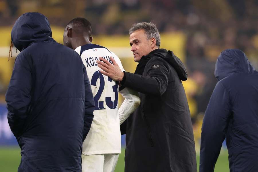 Luis Enrique con Kolo Muani