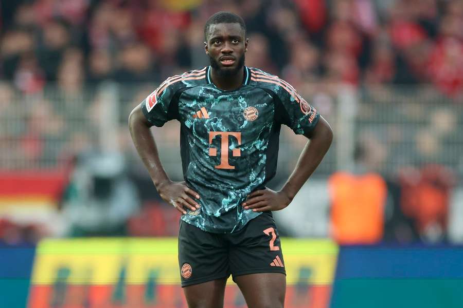 Upamecano hat sich am Knie verletzt