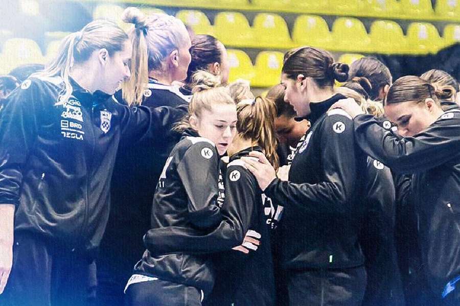 CSM Bucureşti a încheiat seria de victorii în Liga Națională de handbal feminin, după ce a remizat cu CS Minaur Baia Mare, 27-27