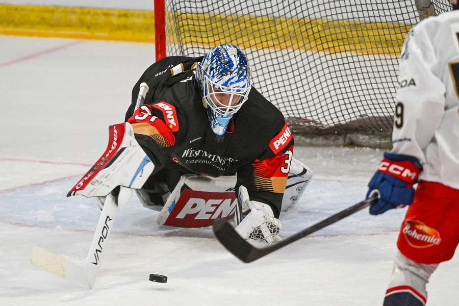 Leon Hungerecker im Ice Tigers Trikot.