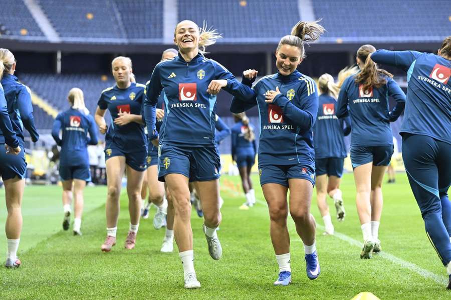 Rytting Kaneryd (right) training alongside Fridolina Rolfo