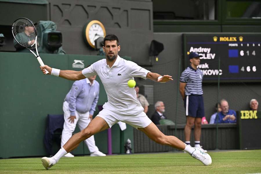 Novaka Djokoviče čeká semifinále Wimbledonu