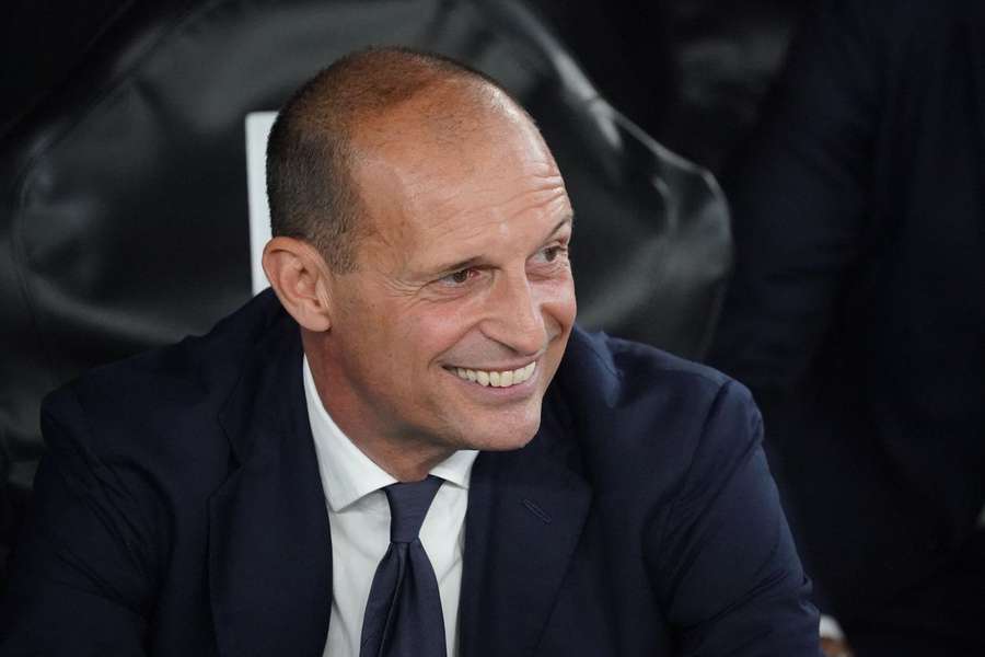Massimiliano Allegri está de volta ao AC Milan
