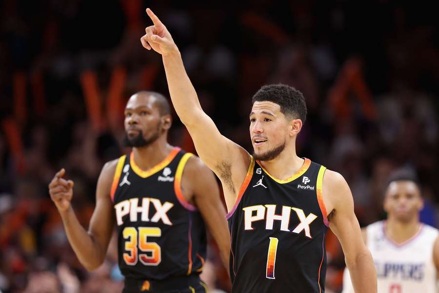 Zwei der entscheidenden Suns am Dienstag: Devin Booker (v.) und Kevin Durant.