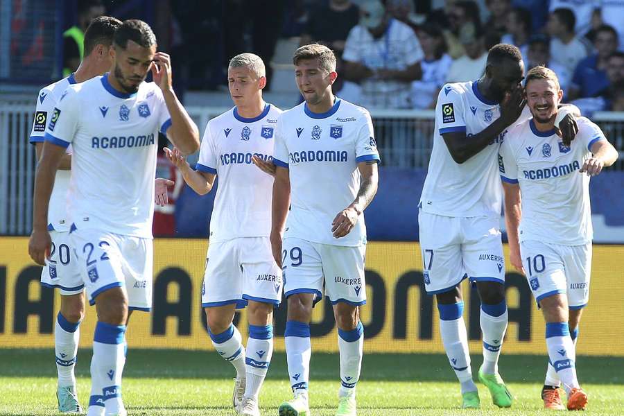 Auxerre disa-Perrin into the distance against Strasbourg