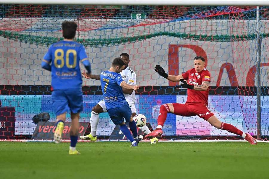 Piątek z Ekstraklasą: Majchrowicz nie zdołał zatrzymać Piasta, awans drużyny z Gliwic