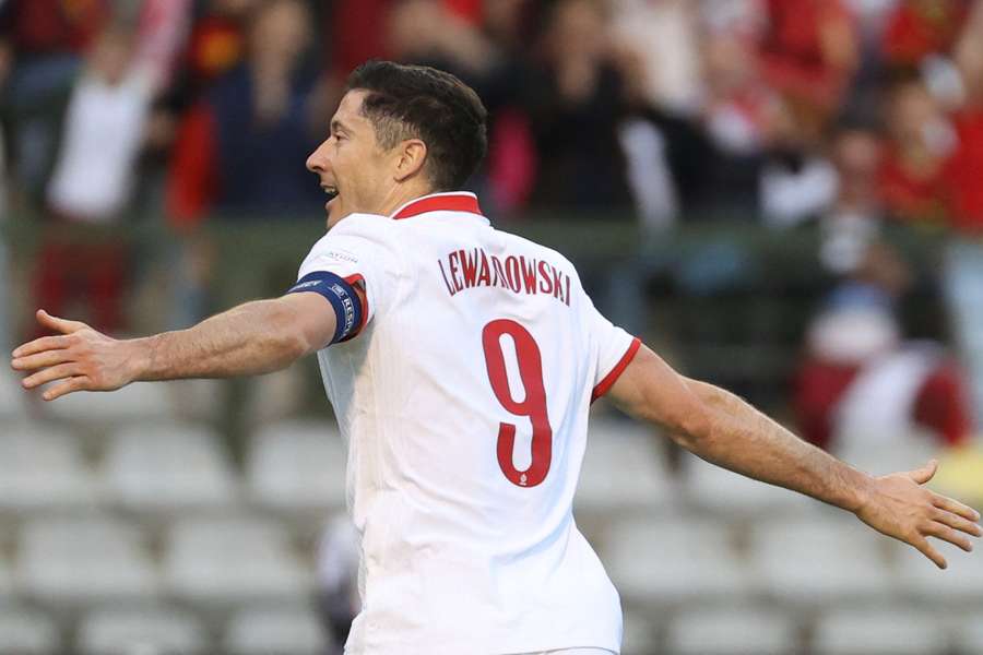 Lewandowski celebra un gol con Polonia