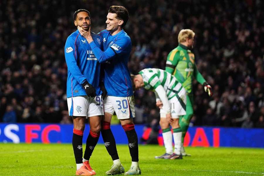 El Rangers celebrando la victoria por 3-0 en el derbi