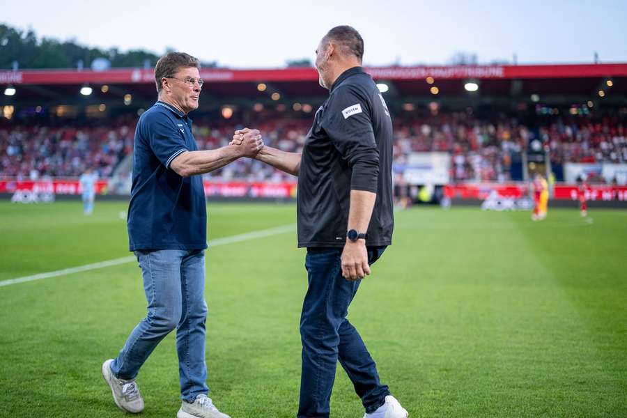 Dieter Hecking (l.) und Frank Schmidt kämpfen um den Klassenerhalt in der Bundesliga