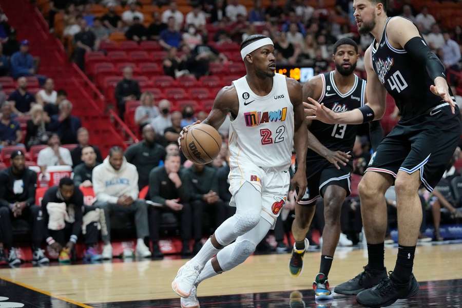 Resumo da NBA: Adebayo e Butler ajudam o Heat a vencer os Clippers