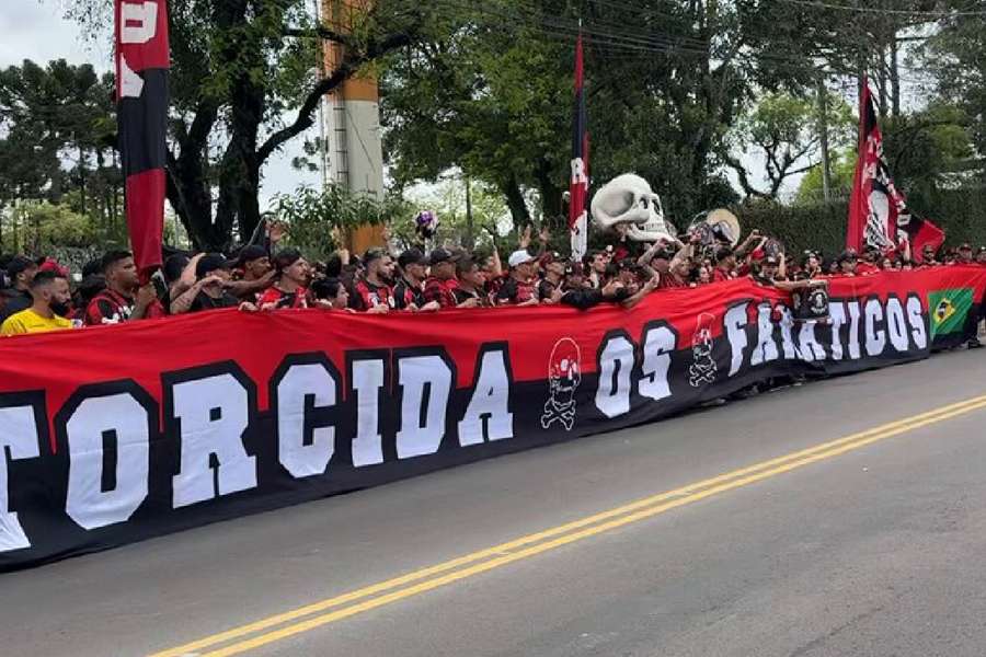 Torcida do Athletico-PR criticou jogadores e a diretoria do Furacão