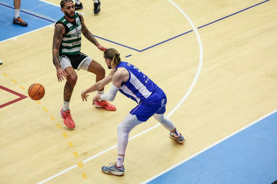 FC Porto colocou-se em vantagem nas meias-finais FC Porto colocou-se em vantagem nas meias-finais