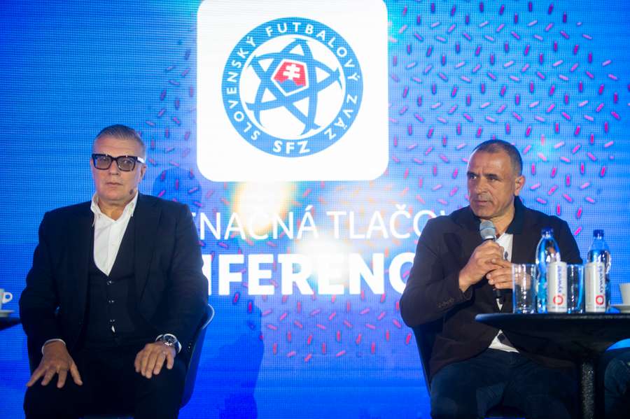 Ján Kováčik a tréner Francesco Calzona.