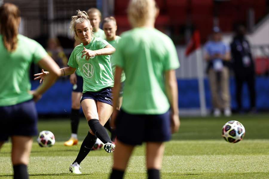 Jill Roord op de afsluitende training in de aanloop naar de finale van de Champions League