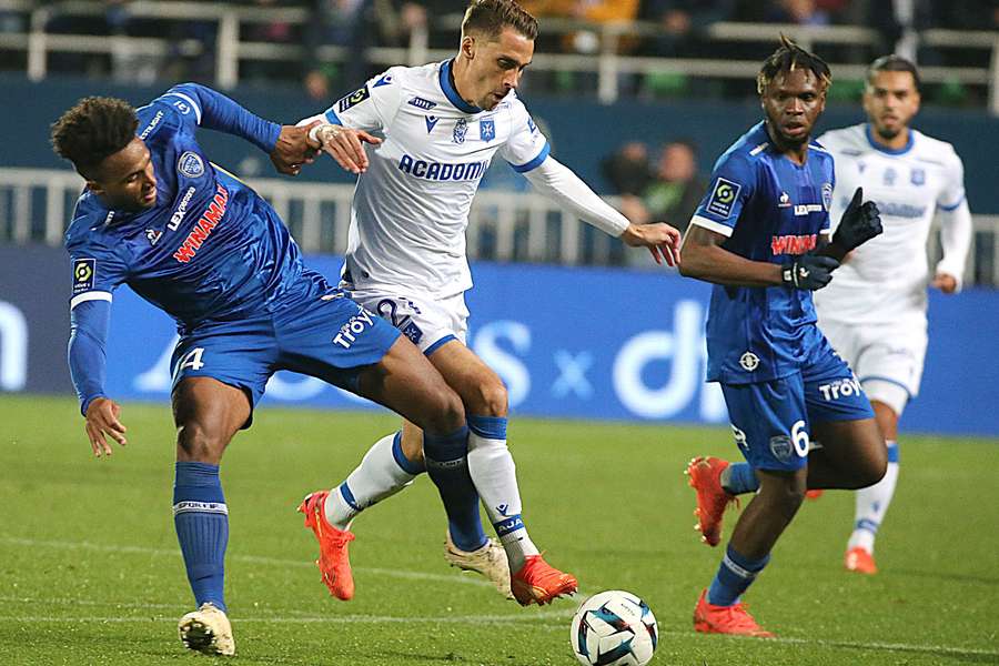 Auxerre é o 14º colocado, com um ponto atrás do Troyes