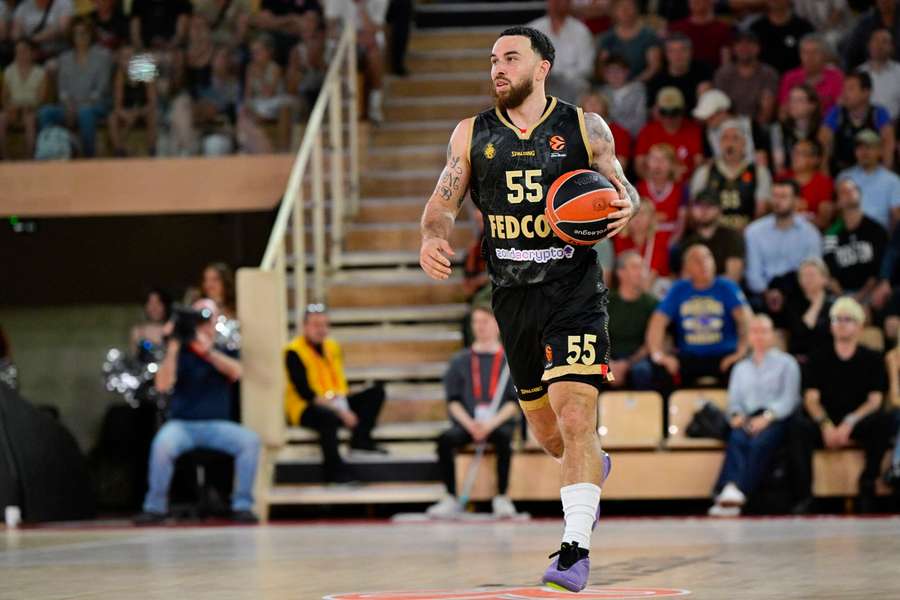 Mike James va s'en aller.