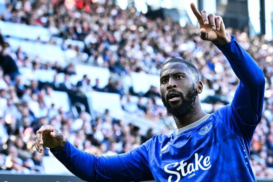 Beto em ação pelo Everton