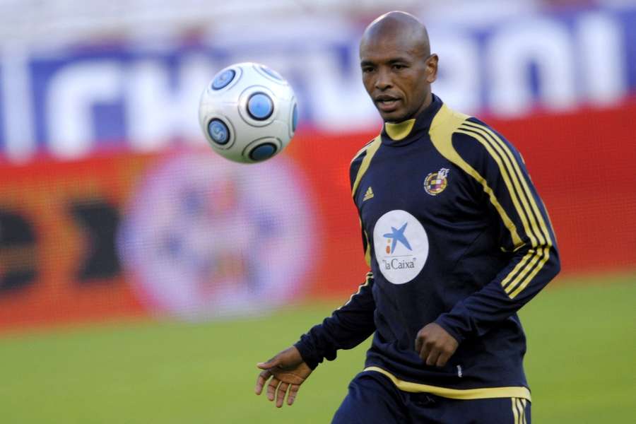 Marcos Senna, alături de naționala Spaniei Marcos Senna, alături de naționala Spaniei