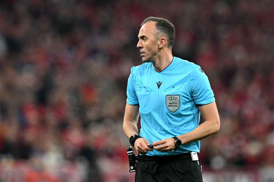 João Pinheiro na partida entre o Bayern e o PSG