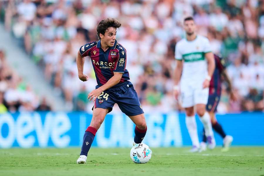 Carlos Álvarez foi titular na derrota do Levante Carlos Álvarez foi titular na derrota do Levante