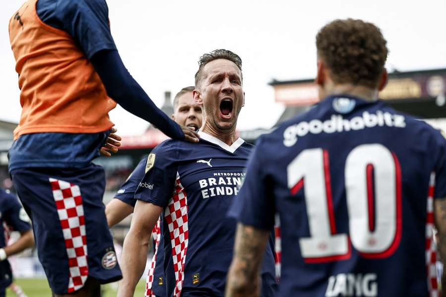 PSV's Luuk de Jong was crucial against Sparta by scoring the 2-1