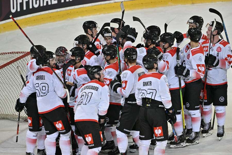 Danske ishockeymestre uddeler stryg i sæsonpremiere