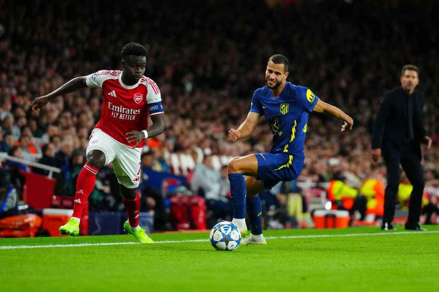 Arsenal's Bukayo Saka skips past Atletico Madrid's David Hancko