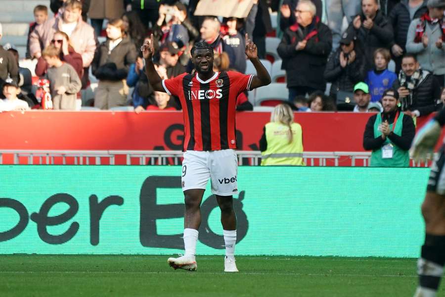 O nigeriano Moffi fez o gol da vitória no Allianz Riviera