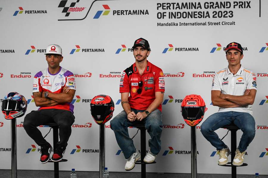 Marc Márquez, junto a Bagnaia y a Martín