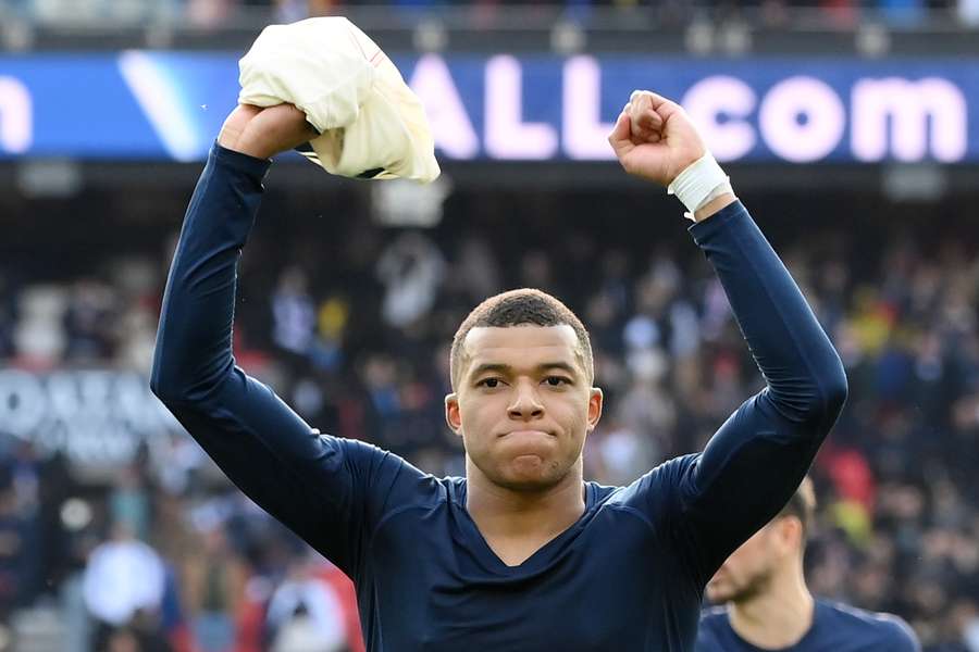 Kylian Mbappé célèbre la victoire face au LOSC. 