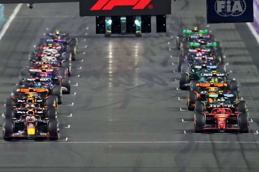 Lights out! Start în Formula 1