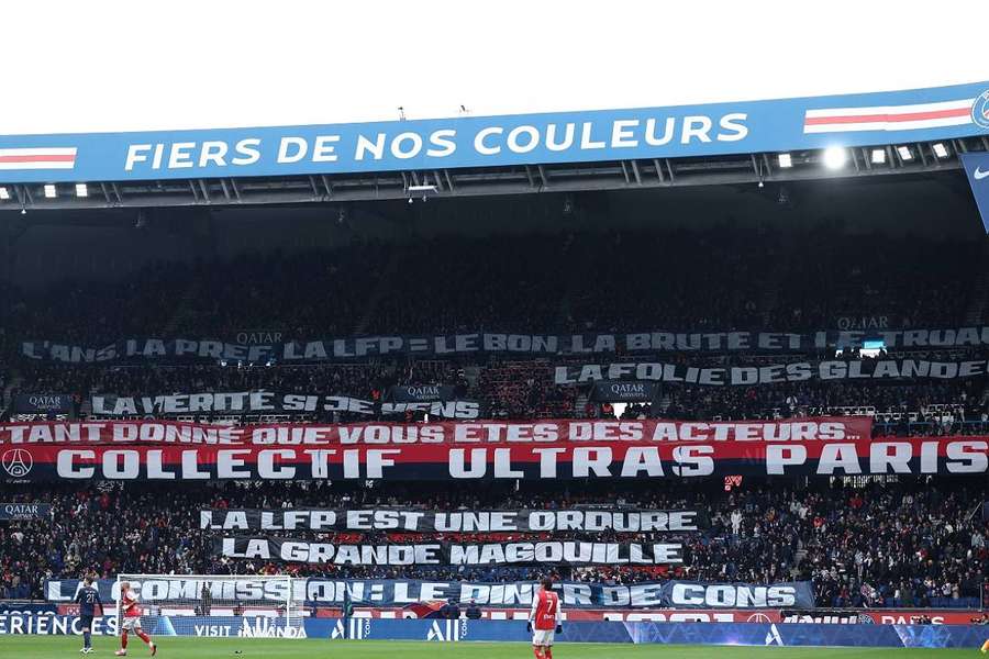 Adeptos do PSG no Parc des Princes durante o jogo contra o Reims