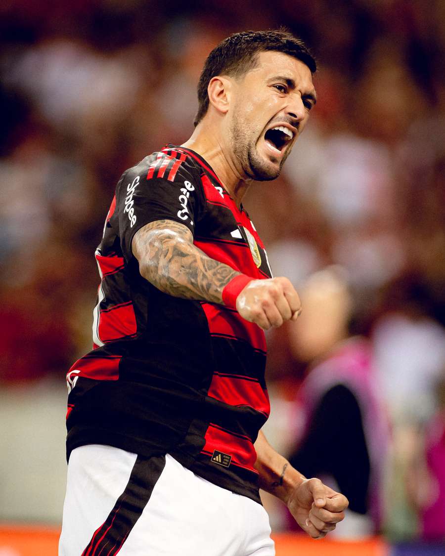 Arrascaeta comemora seu nono gol no Brasileirão